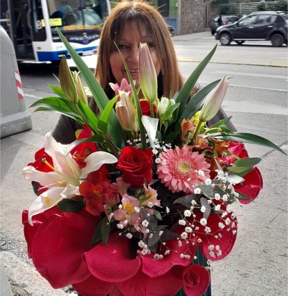 Ramo Combinado con Lilium, rosas, gerberas y astromelias